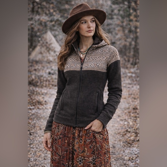 Patagonia Sweaters - Patagonia fleece brown/beige jacket, size XS